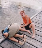 Okka & Jojanneke bekijken Vleermuisvissen